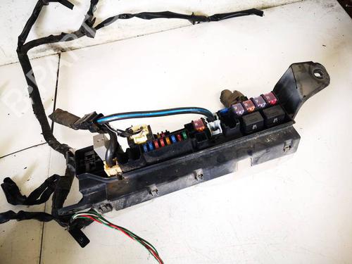 Used Fuse box Fuse box 32569600 32569600
