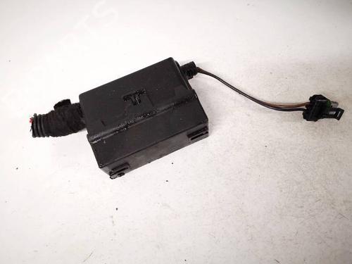 Used Fuse box Fuse box OPEL MERIVA A MPV (X03) 1.7 CDTI (E75) (100 hp) 32924827 32924827