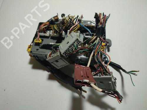 Used Fuse box Fuse box HONDA JAZZ II (GD_, GE3, GE2) 1.2 i-DSI (GD5, GE2) (78 hp) 32571982 32571982