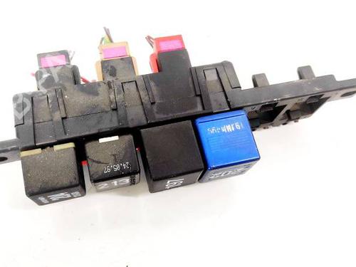 Used Fuse box Fuse box VW PASSAT B5 Variant (3B5) 1.9 TDI (110 hp) 32947112 32947112