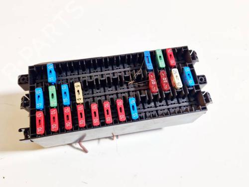 Used Fuse box Fuse box OPEL VIVARO A Bus (X83) 1.9 DTI (F7, J7, A07) (101 hp) 32579833 32579833