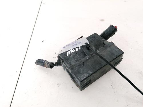 Used Fuse box Fuse box OPEL VECTRA B (J96) 1.7 TD (F19) (82 hp) 32878448 32878448