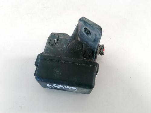 fuse-box-toyota-yaris-_p9_-2005-2006-2007-2008-2009-2010-2011-2012-2013-2014-33093378 main image