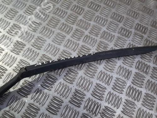 Used Front windshield wiper arm Front windshield wiper arm ALFA ROMEO 147 (937_) 1.6 16V T.SPARK ECO (937.AXA1A, 937.BXA1A) (105 hp) 33495067 33495067
