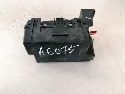 Used Fuse box Fuse box OPEL MERIVA B MPV (S10) 1.7 CDTI (75) (100 hp) 33089902 33089902