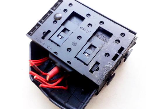 Used Fuse box Fuse box OPEL OMEGA B (V94) 2.2 16V (F69, M69, P69) (144 hp) 33526311 33526311
