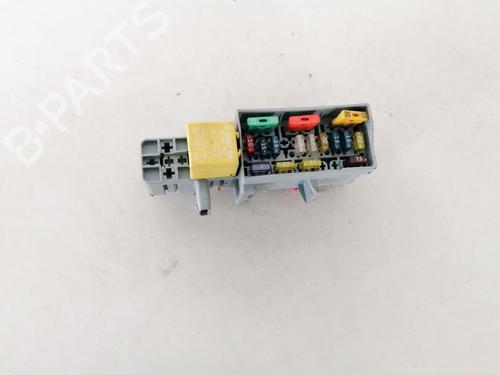fuse-box-renault-megane-ii-bm01_-cm01_-2001-2002-2003-2004-2005-2006-2007-2008-2009-2010-2011-2012-33082464 main image