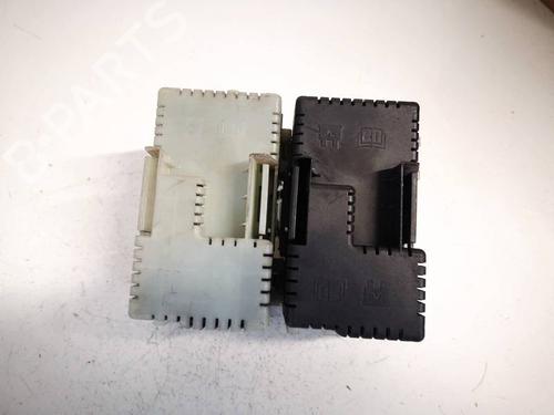 Used Fuse box FORD MONDEO IV (BA7) 2.0 TDCi (115 hp) 32620182