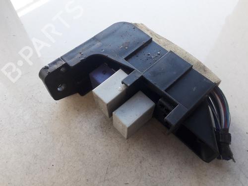 Used Fuse box Fuse box 33517820 33517820