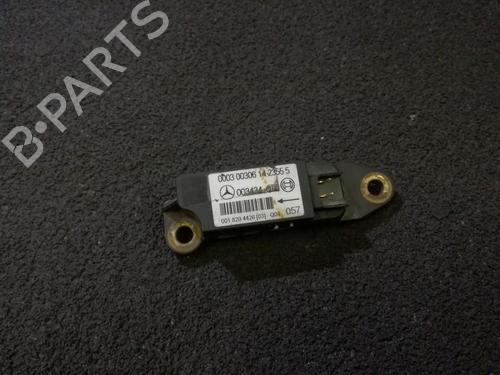 electronic-module-mercedes-benz-c-class-w203-2000-2001-2002-2003-2004-2005-2006-2007-33481963 main image