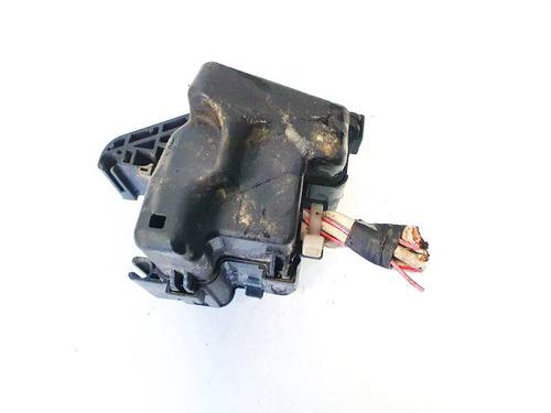 fuse-box-toyota-previa-ii-_r3_-2000-2001-2002-2003-2004-2005-2006-32923519 main image