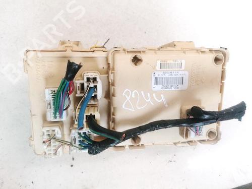 Used Fuse box Fuse box 32912172 32912172
