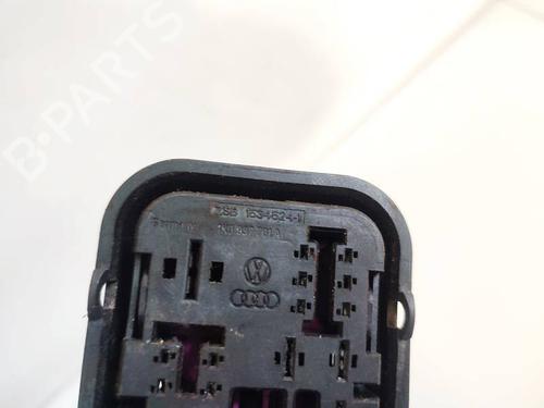 Fuse box VW GOLF PLUS V (5M1, 521) 1.9 TDI | BP32584495E1