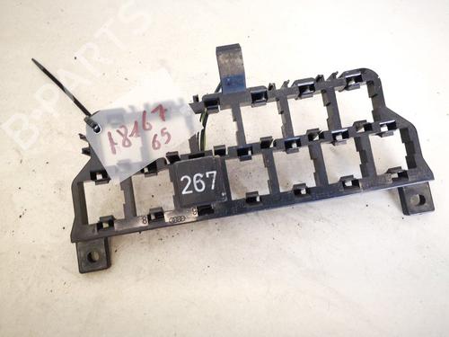 fuse-box-audi-a4-b5-8d2-1994-1995-1996-1997-1998-1999-2000-2001-32911933 main image