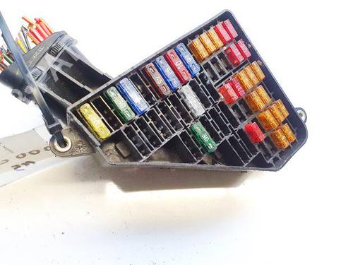 Used Fuse box Fuse box VW POLO IV (9N_, 9A_) 1.9 SDI (64 hp) 32927268 32927268