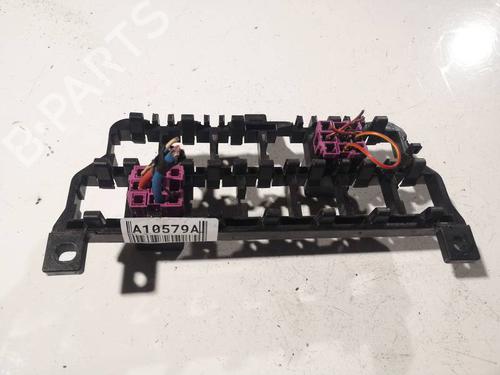 Used Fuse box Fuse box 32569274 32569274
