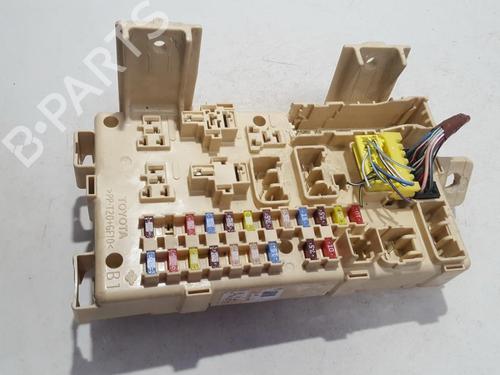 Used Fuse box Fuse box TOYOTA AVENSIS (_T25_) 2.0 VVT-i (AZT250_, AZT250R) (147 hp) 33509354 33509354