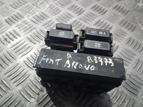 Used Fuse box Fuse box FIAT BRAVO I (182_) 1.9 JTD (100 hp) 33486712 33486712