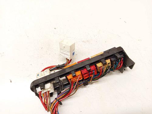 fuse-box-audi-a4-b5-8d2-1994-1995-1996-1997-1998-1999-2000-2001-32539406 main image