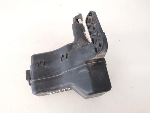 Used Fuse box Fuse box TOYOTA COROLLA Saloon (_E12_) 1.4 D-4D (NDE120_, NDE120R) (90 hp) 33071195 33071195