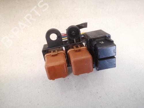 Used Fuse box Fuse box SUBARU LEGACY IV (BL) 2.5 AWD (BL9) (165 hp) 32899573 32899573