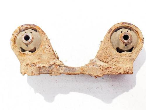 Used Engine mount Engine mount SUZUKI GRAND VITARA II (JT, TE, TD) 2.0 All-wheel Drive (TD54V, JB420) (140 hp) 32961240 32961240