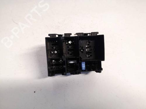 Used Fuse box MITSUBISHI L100 / MINICAB Platform/Chassis (U6_T) 0.6 (48 hp) 32609161