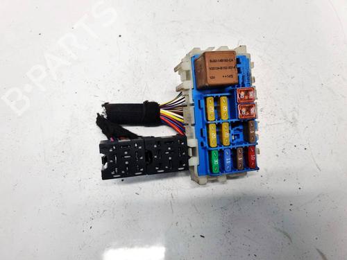 Used Fuse box Fuse box 38577683 38577683