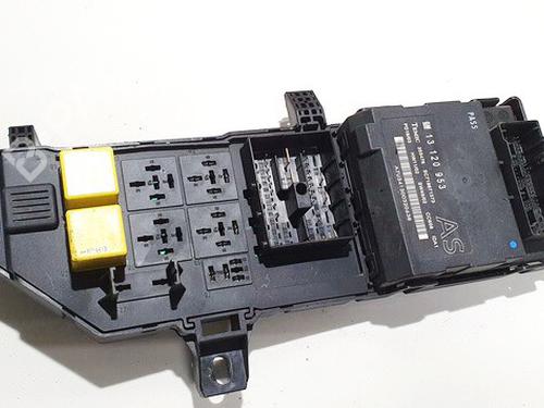 Used Fuse box Fuse box OPEL SIGNUM Hatchback (Z03) 2.2 DTI (F48) (125 hp) 33102141 33102141