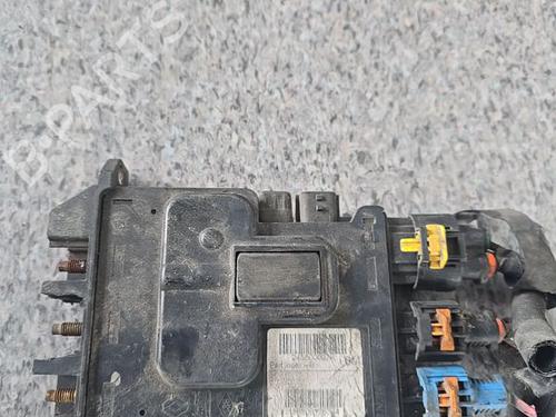 Used Fuse box Fuse box 35971996 35971996