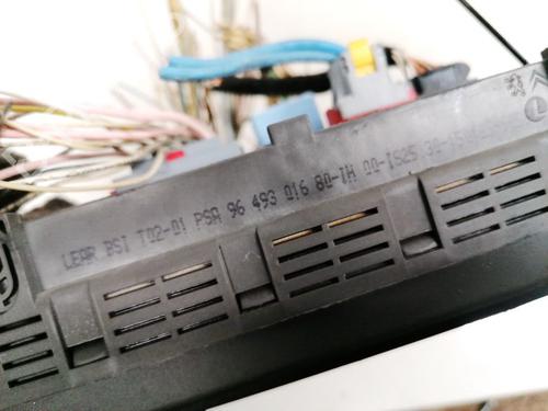 Fuse box CITROËN C5 I (DC_) 2.0 HDi (DCRHYB) | BP33080258E1 - Image 3