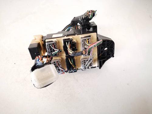 Used Fuse box Fuse box 32920285 32920285