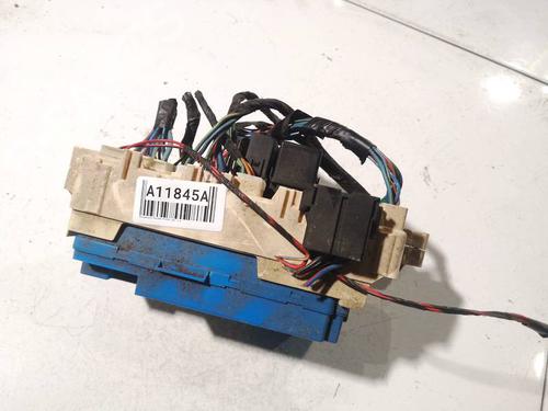 Used Fuse box Fuse box 39065328 39065328