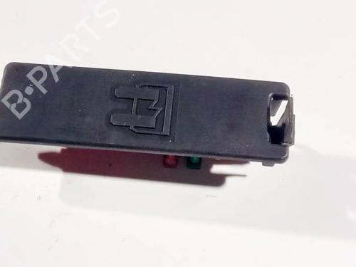 Used Fuse box PEUGEOT 3008 I MPV (0U_) 1.6 VTi (120 hp) 32579226