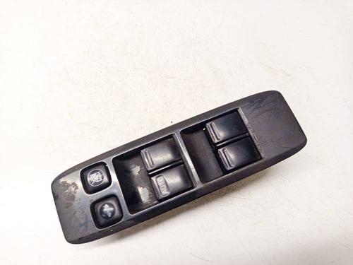 switch-nissan-primera-hatchback-p12-2002-33489611 main image