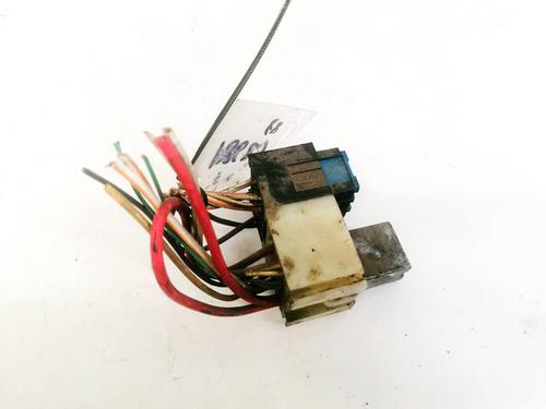 Used Fuse box RENAULT ESPACE III (JE0_) 2.2 12V TD (JE0E, JE0H, JE0P) (113 hp) 32925363