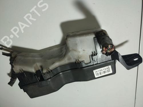 Used Fuse box Fuse box 32563556 32563556