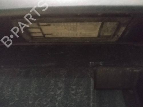 Nummerpladelys Nummerpladelys RENAULT SCÉNIC II (JM0/1_) 1.9 dCi (JM0G, JM12, JM1G, JM2C) (120 hp) 35352709 35352709