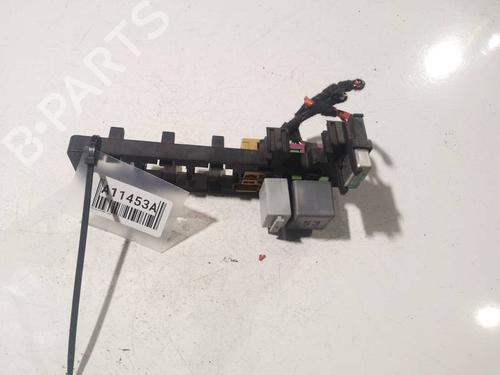 Used Fuse box Fuse box 38042101 38042101