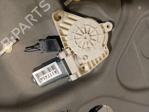 Used Right rear window motor Right rear window motor MERCEDES-BENZ B-CLASS Sports Tourer (W245) B 180 CDI (245.207) (109 hp) 39604834 39604834