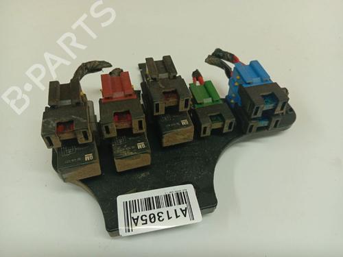Used Fuse box Fuse box OPEL ZAFIRA / ZAFIRA FAMILY B (A05) 1.9 CDTI (M75) (120 hp) 35831003 35831003