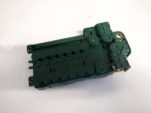 Used Fuse box VOLVO S60 I (384) D5 (163 hp) 32626136