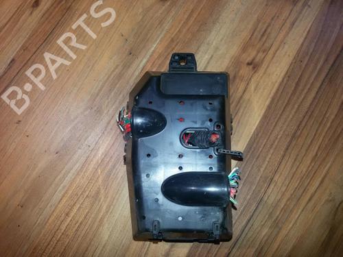 fuse-box-ford-mondeo-iii-b5y-2000-2001-2002-2003-2004-2005-2006-2007-33496536 main image