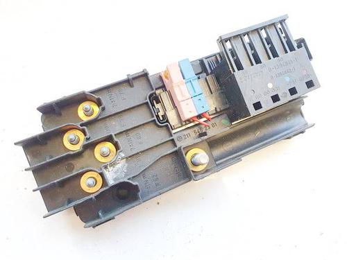 Used Fuse box Fuse box MERCEDES-BENZ CLS (C219) CLS 320 CDI (219.322) (224 hp) 32945162 32945162