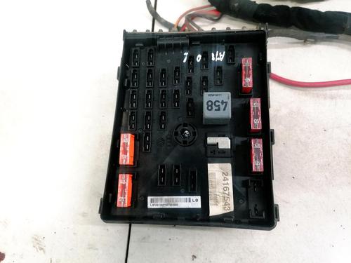 Used Fuse box Fuse box VW PASSAT B6 (3C2) 1.9 TDI (105 hp) 32889261 32889261