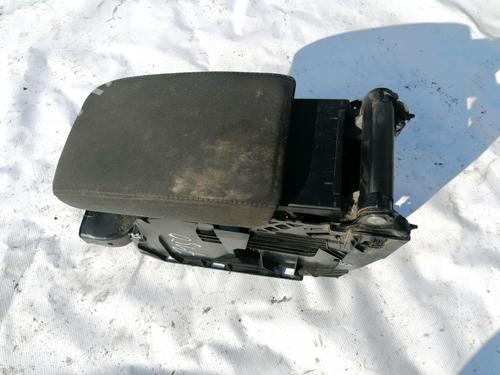 Used Armrest / Center console Armrest / Center console VW GOLF VI (5K1) 2.0 TDI (110 hp) 35513221 35513221