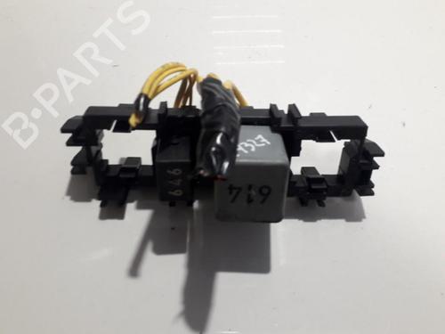 fuse-box-audi-a6-c6-4f2-2004-2005-2006-2007-2008-2009-2010-2011-33506071 main image