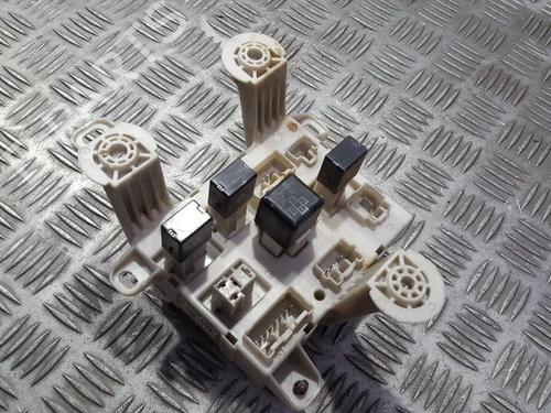 fuse-box-toyota-previa-ii-_r3_-2000-2001-2002-2003-2004-2005-2006-33486797 main image