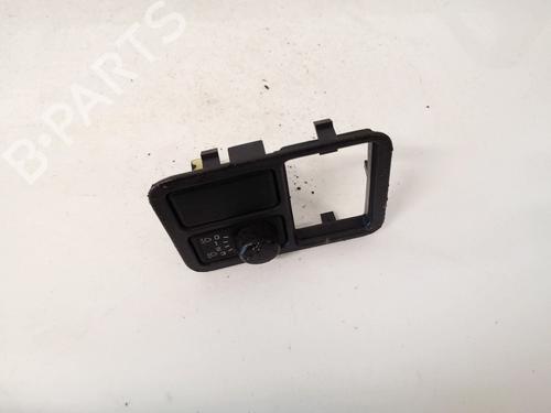 switch-nissan-almera-ii-hatchback-n16-2000-35481796 main image