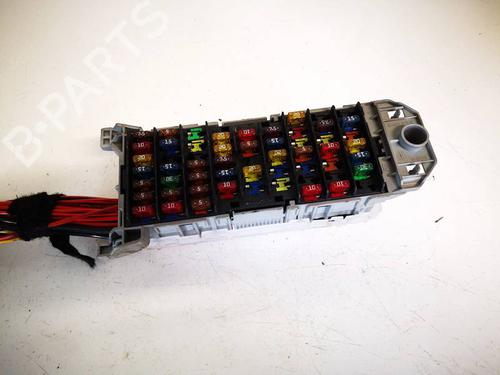 Used Fuse box Fuse box 32572745 32572745